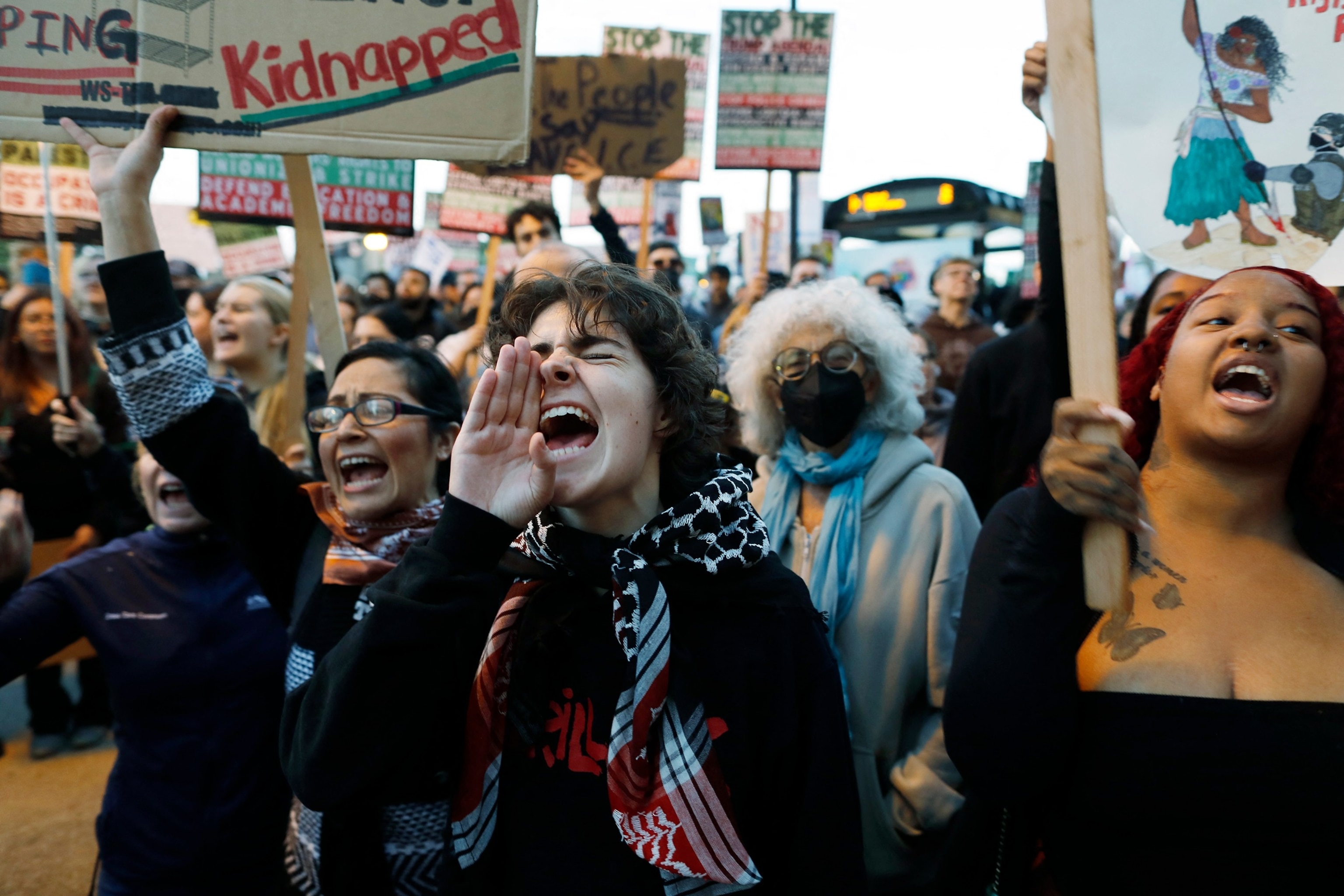 PHOTO: US-POLITICS-PROTEST-NATIONAL GUARD