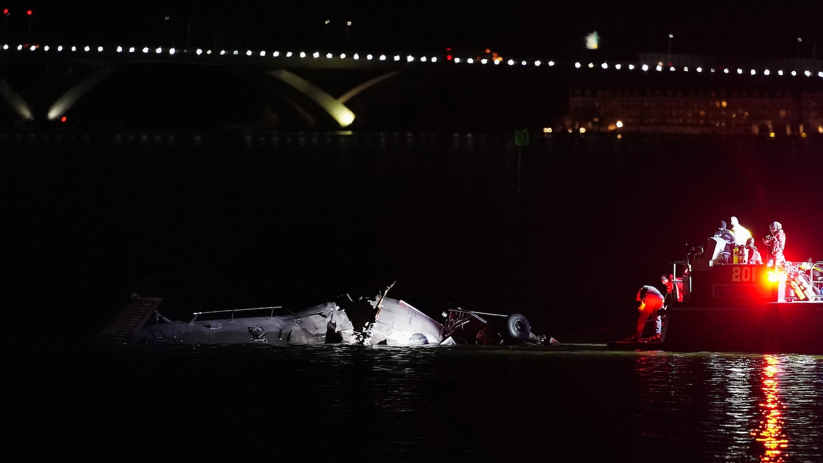 NTSB begins public hearings on DC plane crash