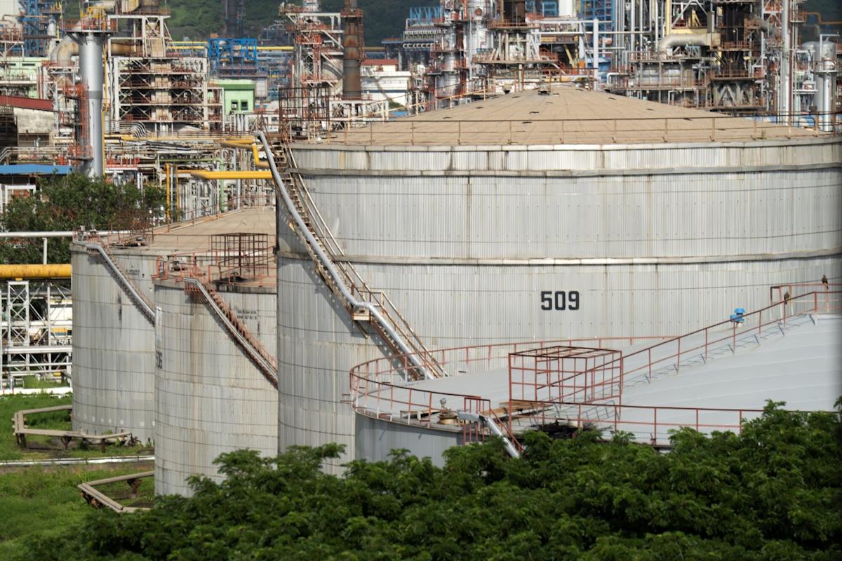 https://finance.yahoo.com/news/oil-run-gains-cools-focus-093007224.html